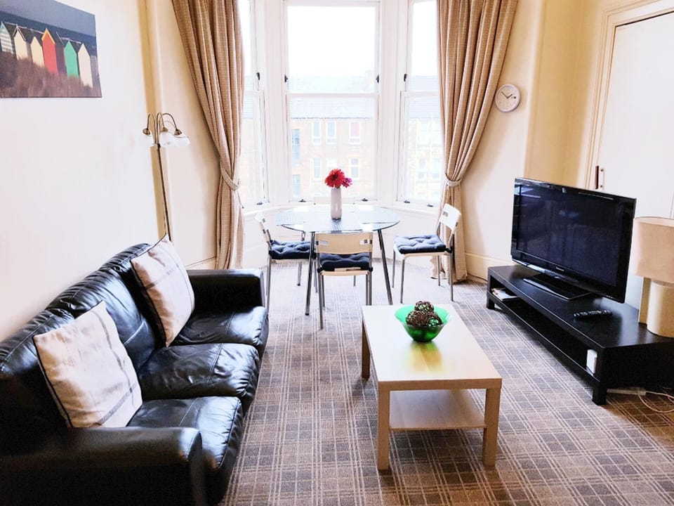 Apartment | Living area | Fireplace
