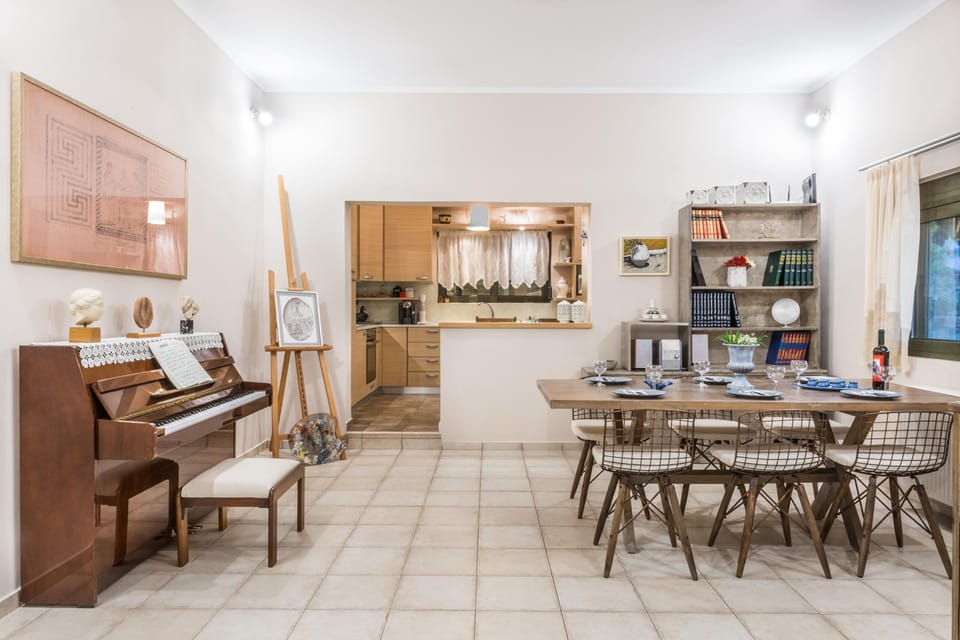 Superior Villa | Private kitchen | Full-size fridge, microwave, oven, stovetop
