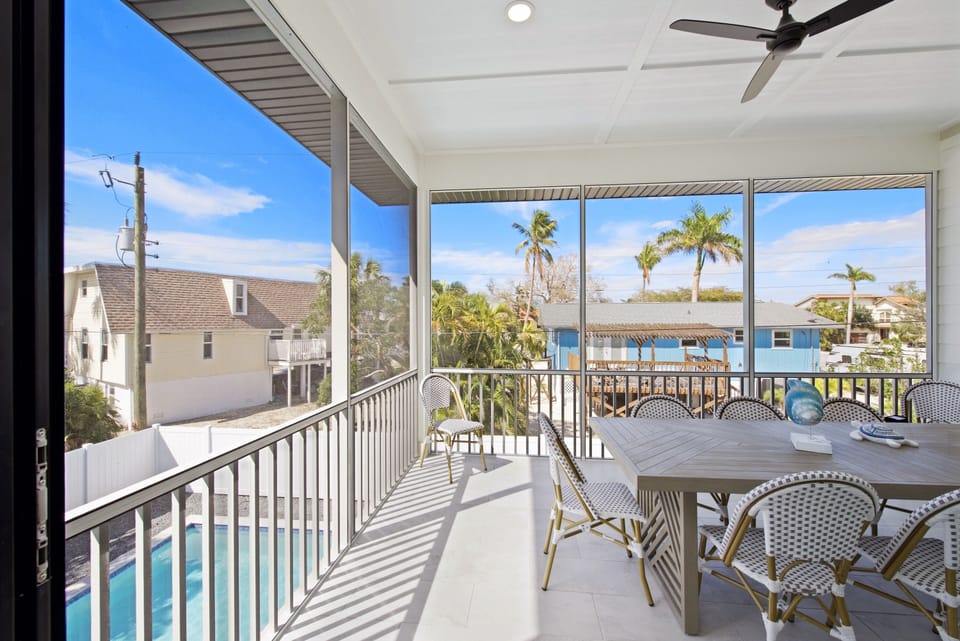 Dining overlooking the Pool