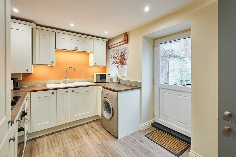 Cinnamon Cottage, Barnard Castle - Host & Stay
