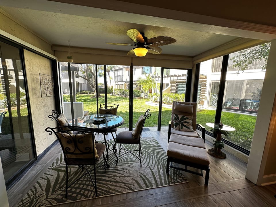 8-105 Lanai