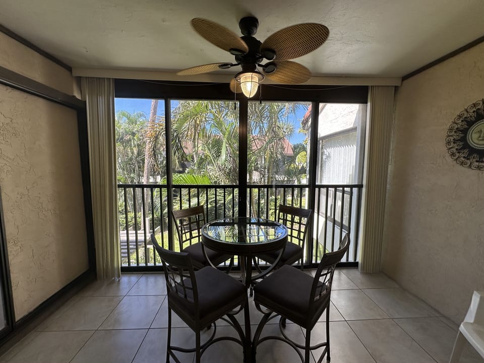 8-203 Lanai