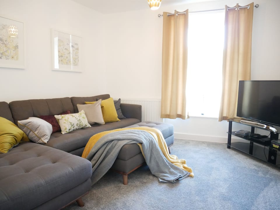 Classic Apartment | 4 bedrooms, soundproofing, free WiFi