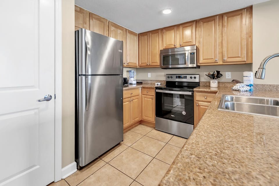 Full kitchen