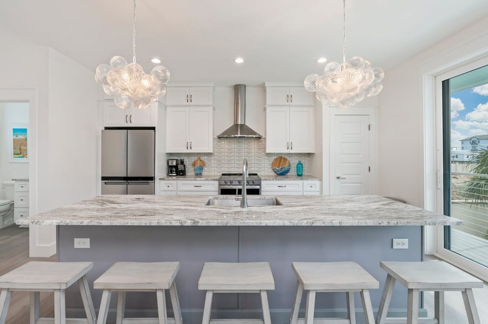 Sundial features a beautiful granite island for grab-and-go meals!