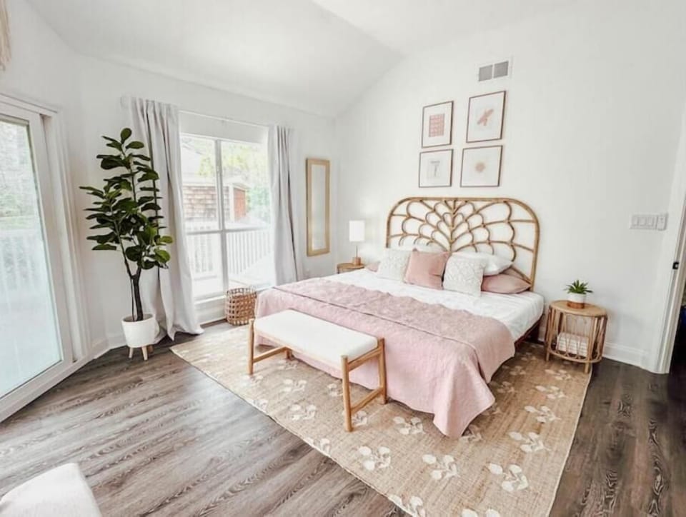 Master bedroom upstairs with private bathroom and sunbathing deck. King bed.