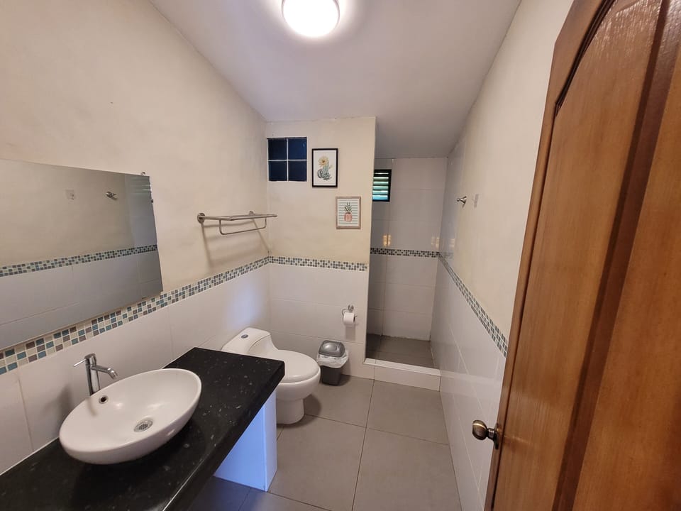 Full bathroom in 2nd floor