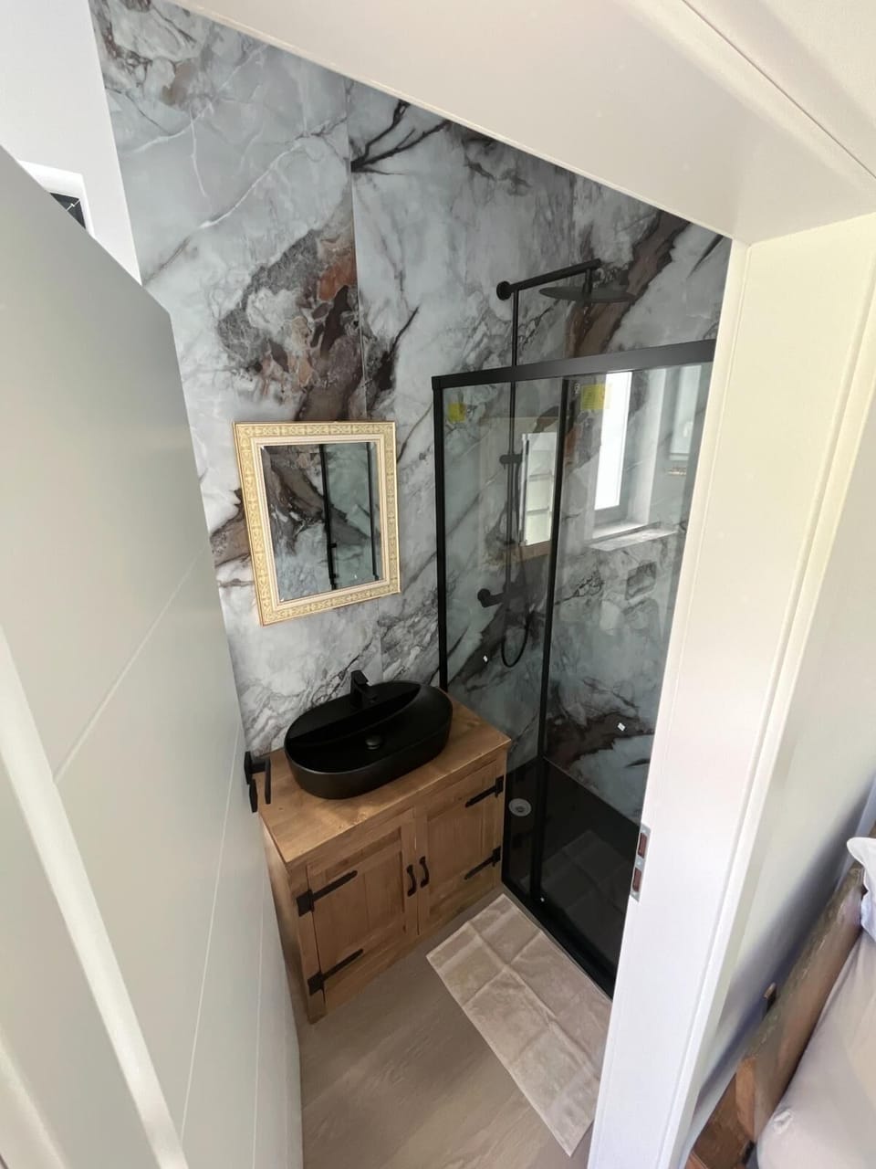 Shower, rainfall showerhead, free toiletries, hair dryer