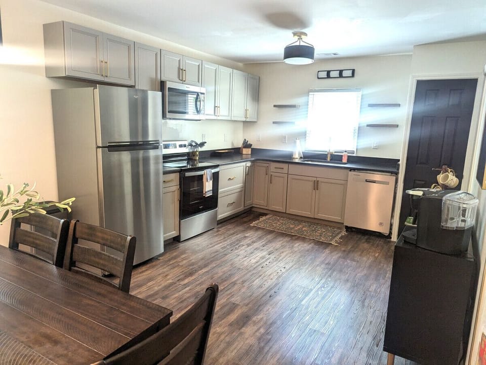 Kitchen/Dining Area
