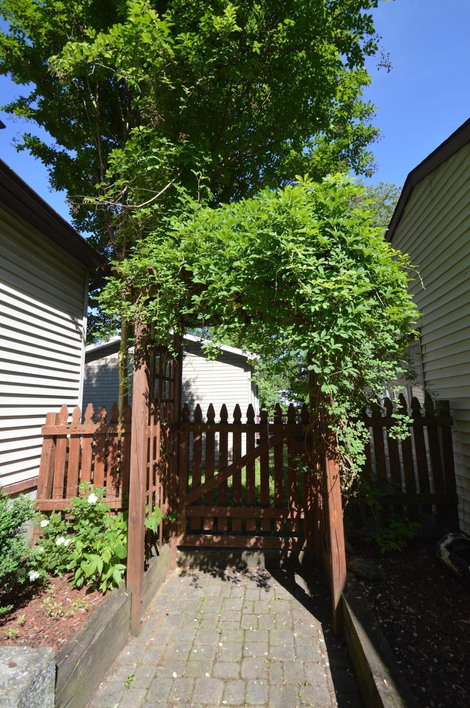 House, Multiple Beds (Broadway Cottage - Convenient locatio) | Property grounds