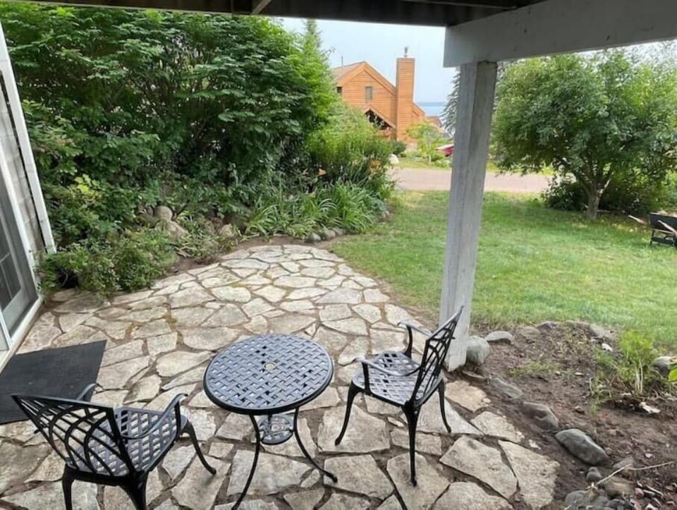 Skandia Guest Suite Private Entrance and Patio