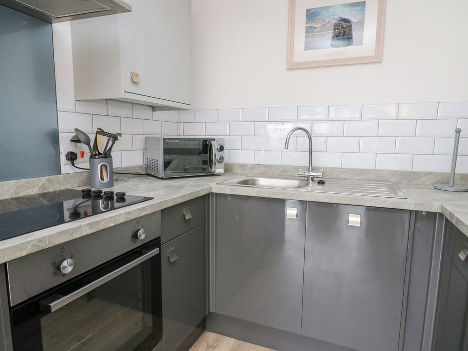 Cottage | Private kitchen | Fridge, dishwasher, electric kettle, toaster