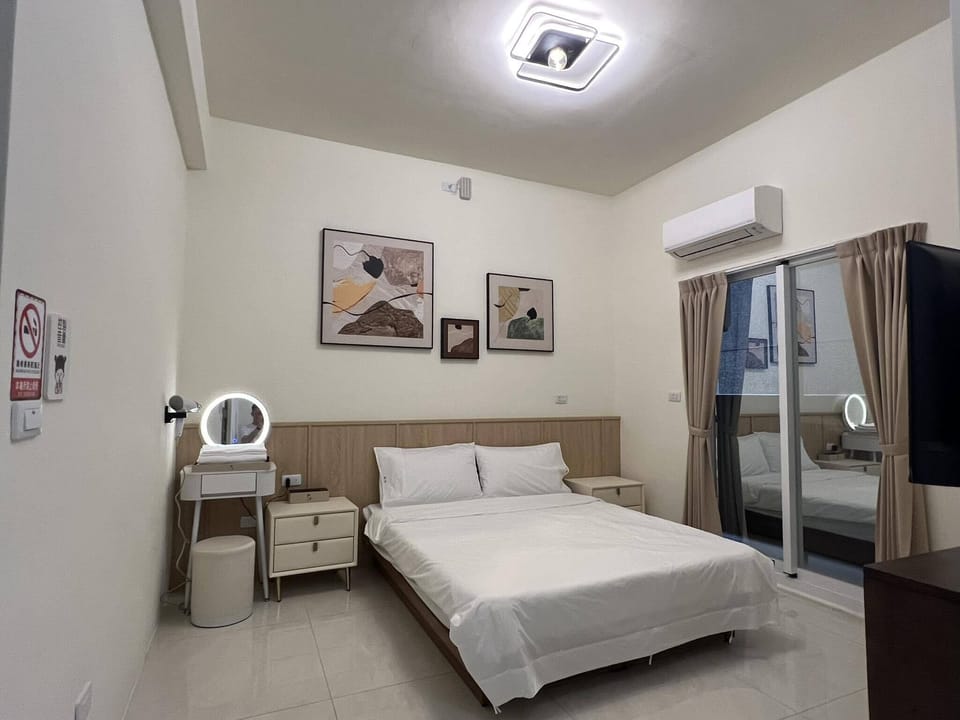 Pillowtop beds, desk, laptop workspace, free WiFi