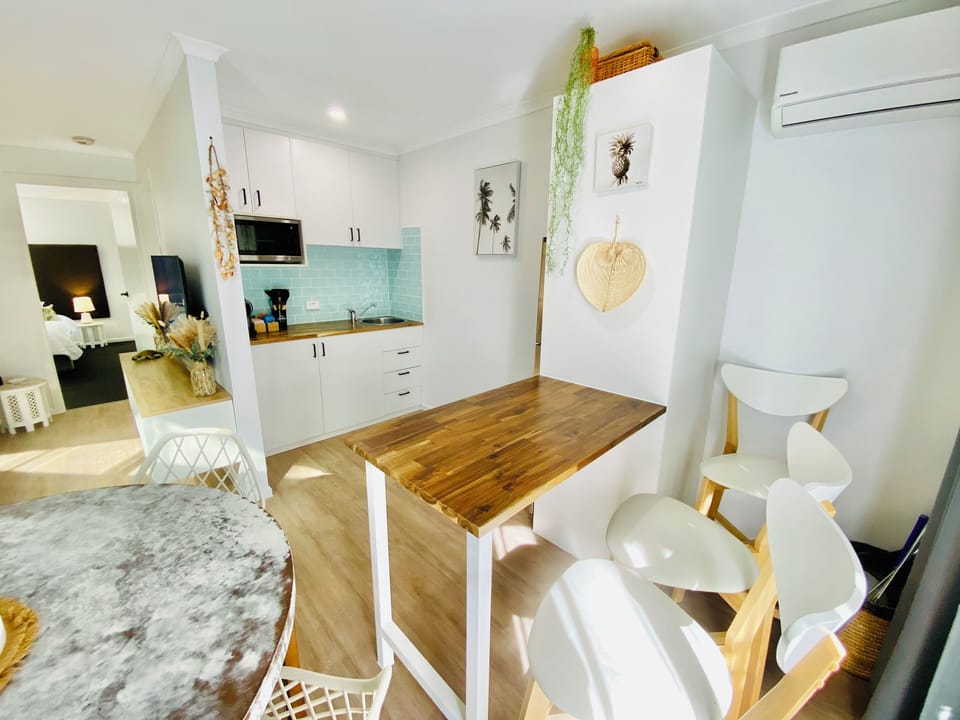 Breakfast bench and kitchen