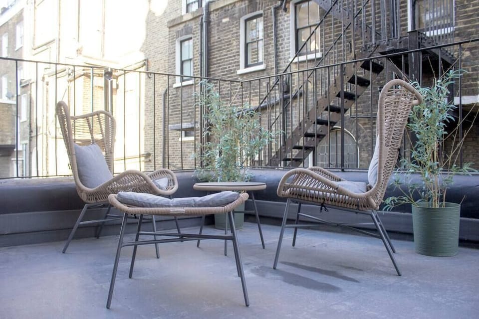 
You will also have free access to a communal terrace to enjoy the beautiful and peaceful view and the comfortable chairs and tables.