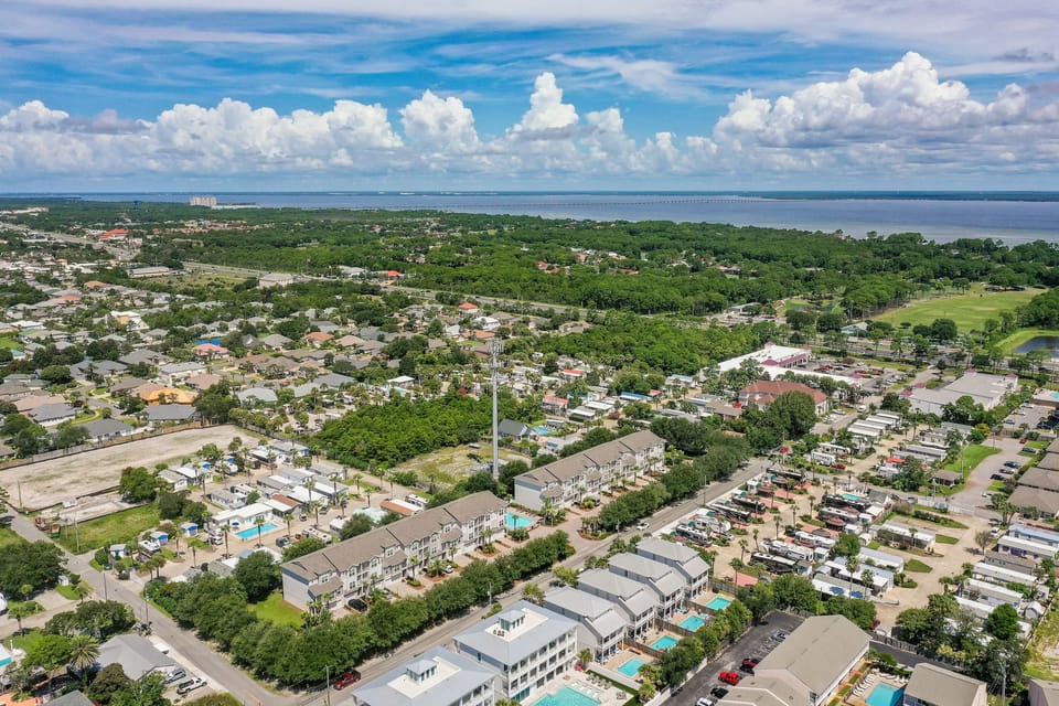 3:55 PM Ideally located in the heart of Destin with easy access to the beach, shopping, dining, and everything the Emerald Coast has to offer!