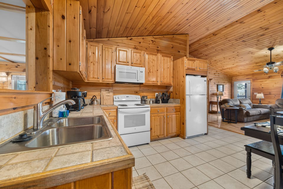 Open concept kitchen to make your favorite meal!