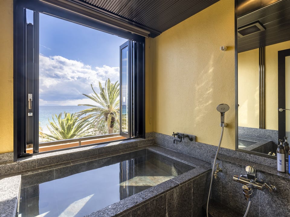 Separate tub and shower, towels