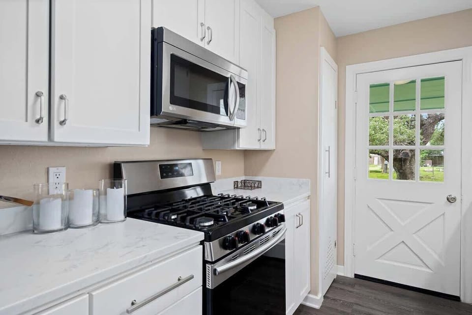  Modern kitchen with a gas range and easy access to the backyard.