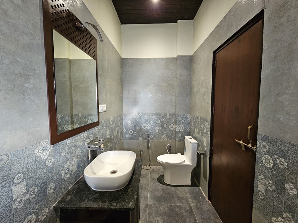 Family Quadruple Room, Garden View | Bathroom | Shower, free toiletries, towels