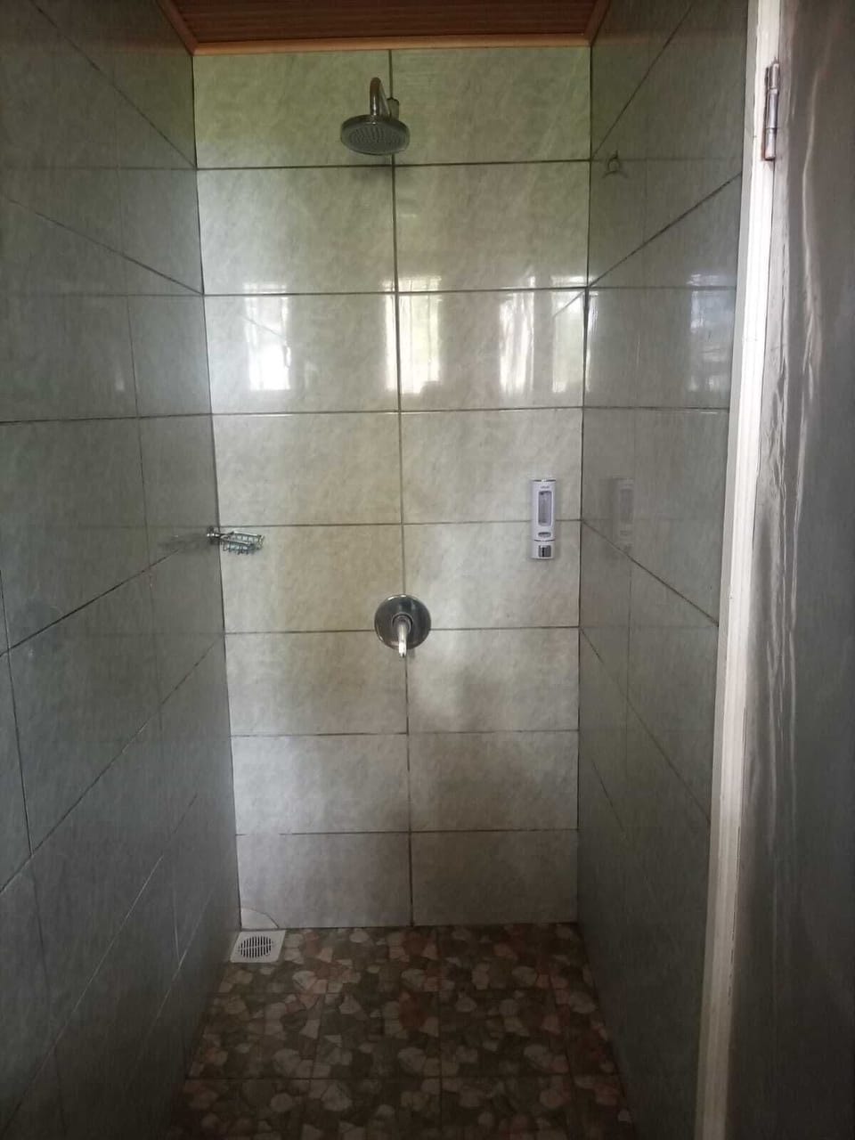 Standard Double or Twin Room | Bathroom | Slippers