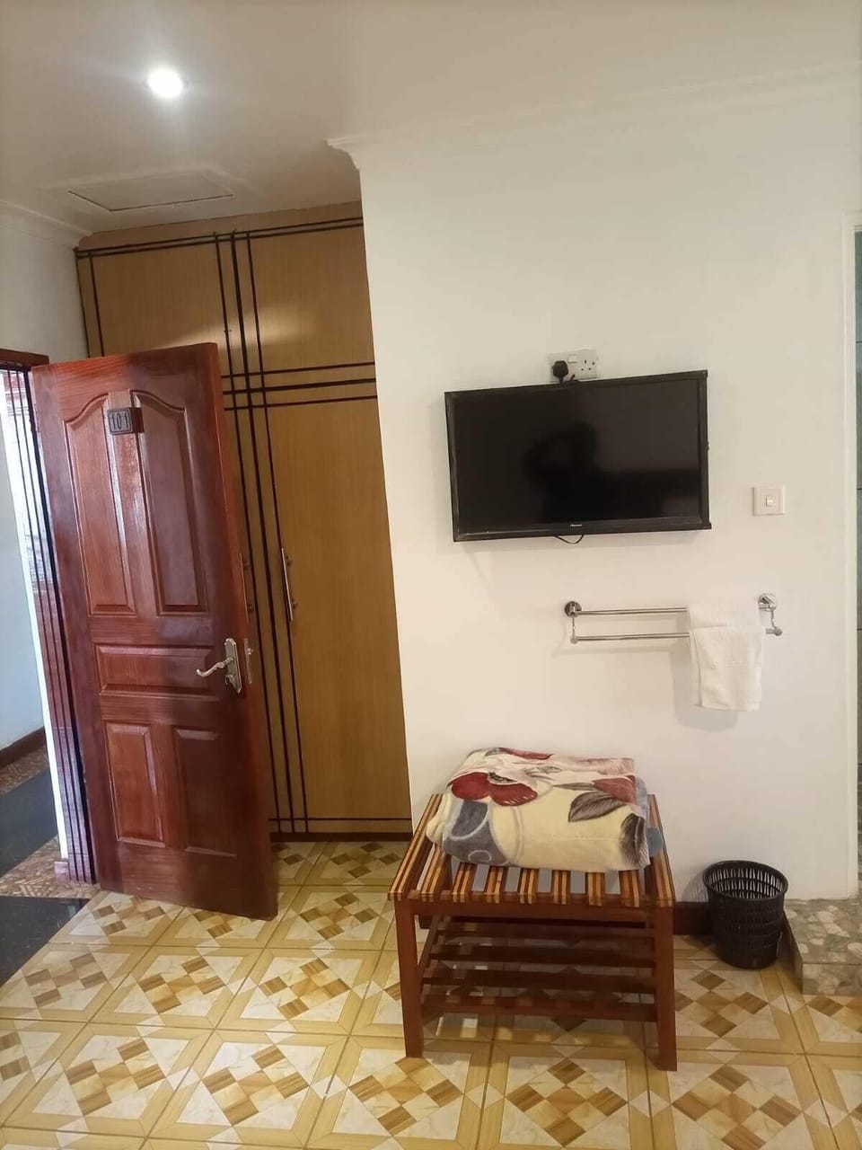 Deluxe Single Room | Bathroom | Slippers