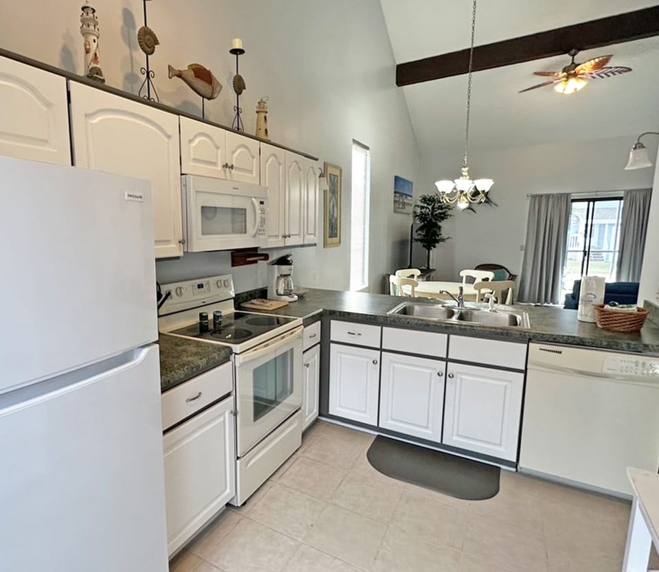 The Village of Mariner Lakes unit 11, Orange Beach Alabama. Sleeps 8. Managed by Island Rentals