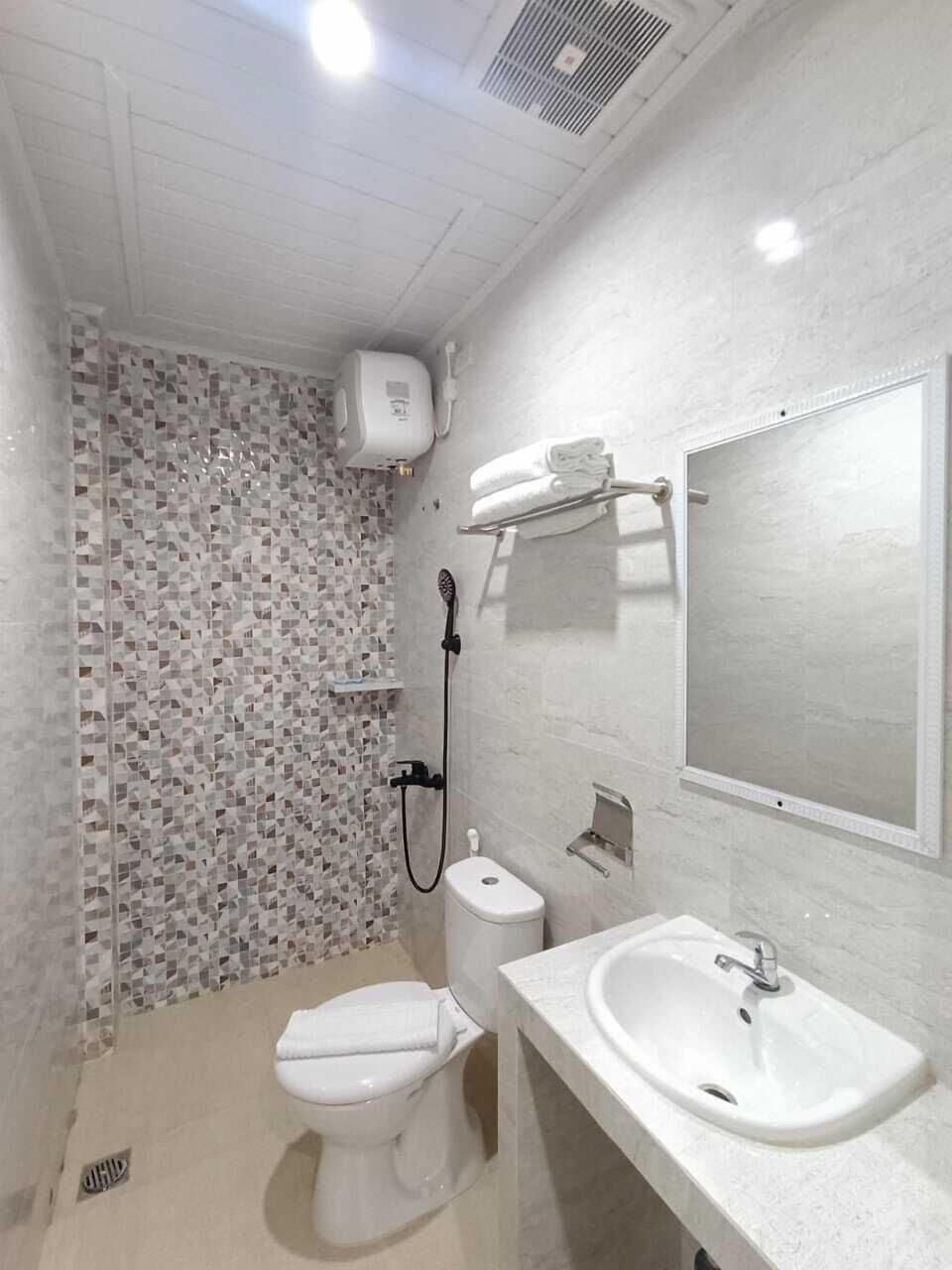 Shower, towels