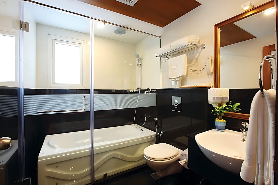 Premium Room | Bathroom | Free toiletries, hair dryer, slippers
