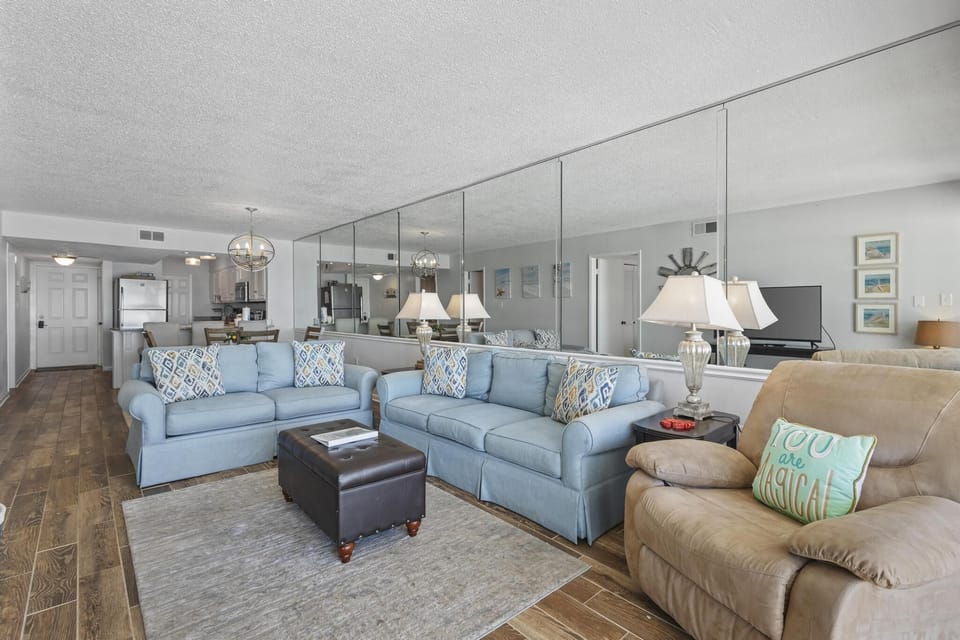 Edgewater 31 Living Area