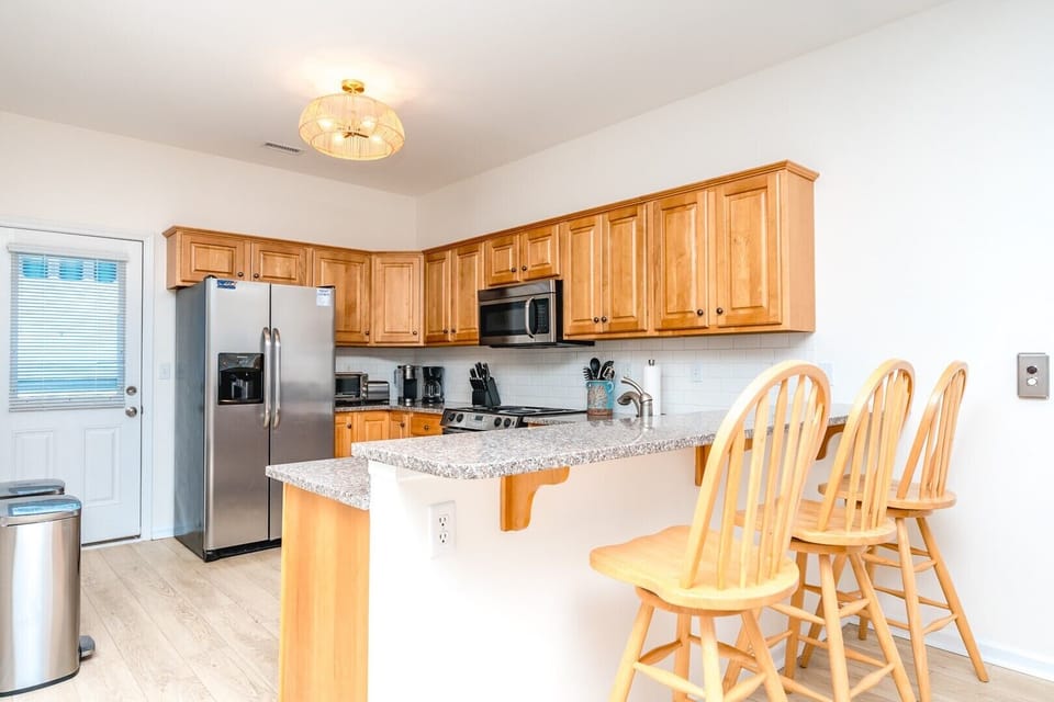 Kitchen with Eat-In Seating