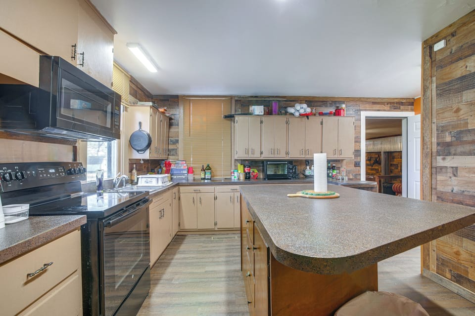 House (5 Bedrooms) | Interior
