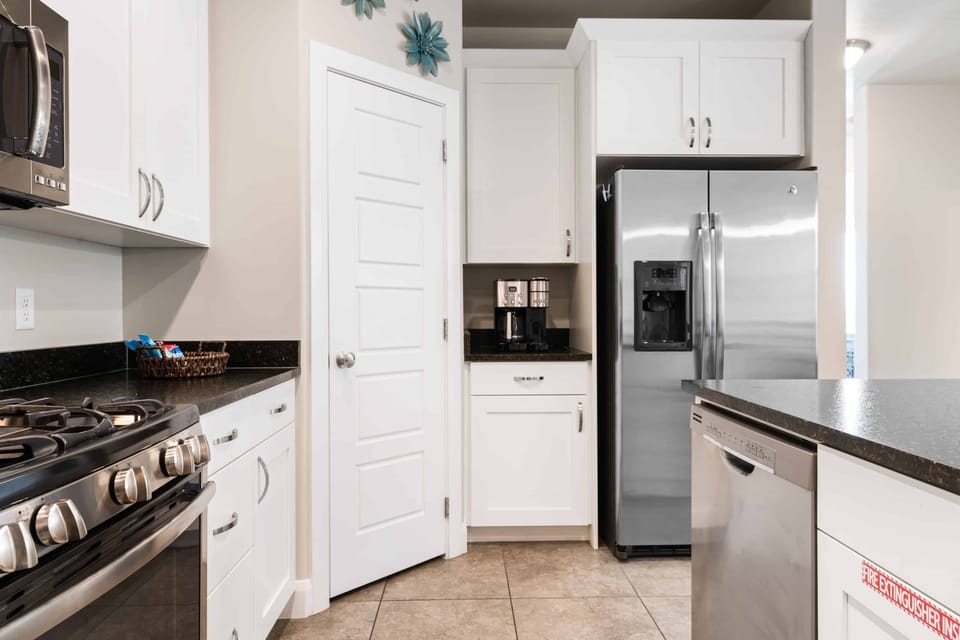 Townhome, 3 Bedrooms | Private kitchen | Coffee/tea maker, fridge, oven, toaster