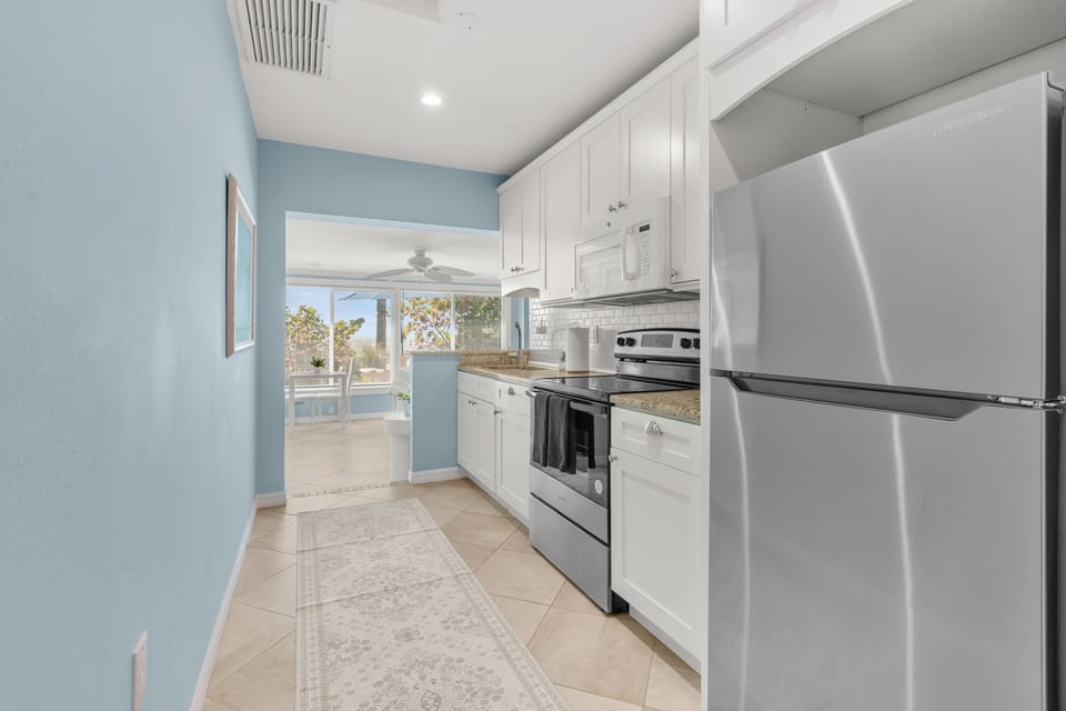Studio | Private kitchen | Fridge, oven, coffee/tea maker, toaster
