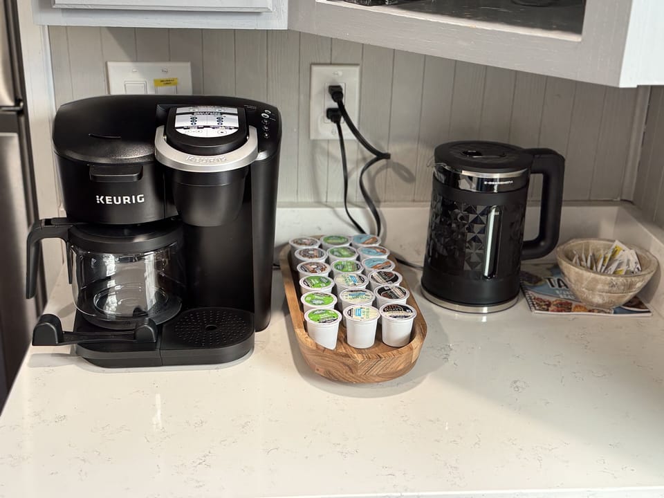 House, 4 Bedrooms | Coffee and/or coffee maker