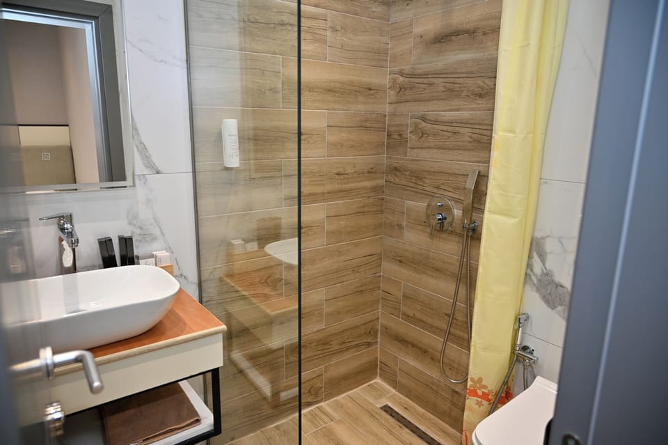 Family Quadruple Room | Bathroom | Shower, rainfall showerhead, hair dryer, slippers