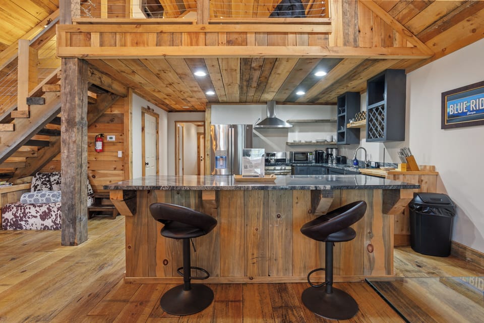 Daffodil Daydreams - Fully Equipped Kitchen with Bar Seating