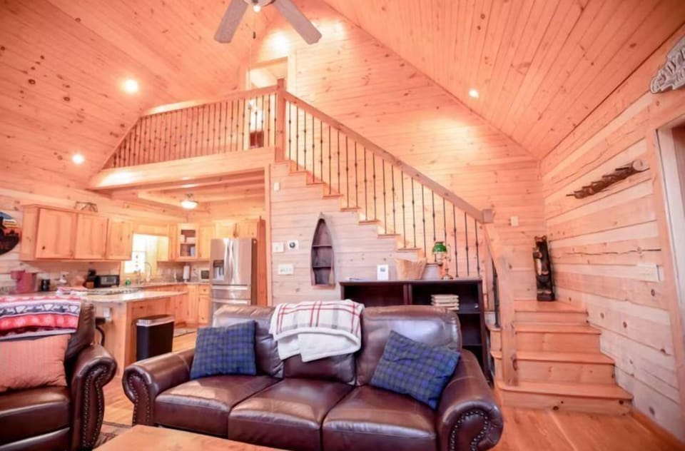 Eagles Landing - Family Room