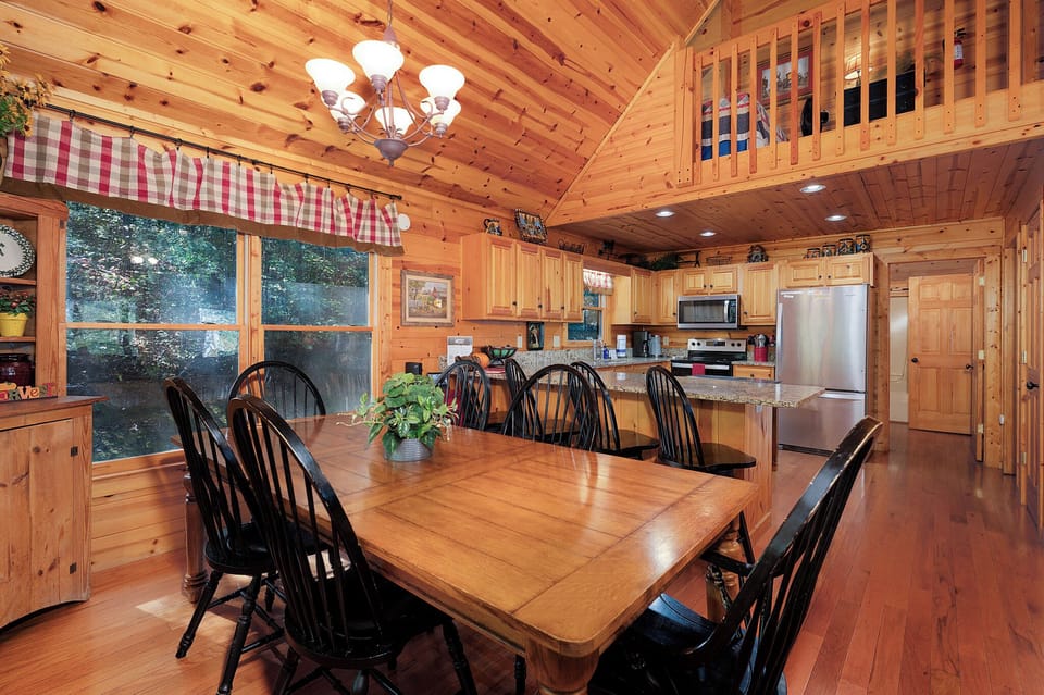Up The Creek - Entry Level Dining Area
