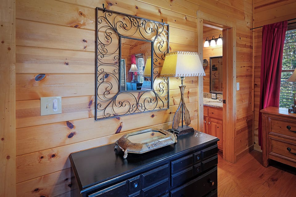 Up The Creek - Upper Level King Suite Bedroom