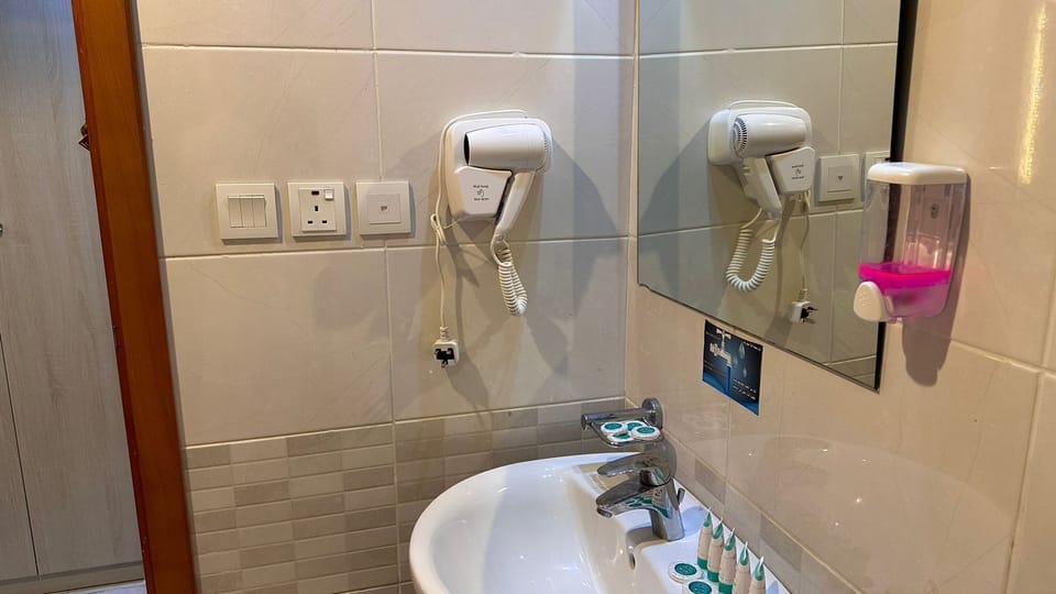 Basic Double Room | Bathroom