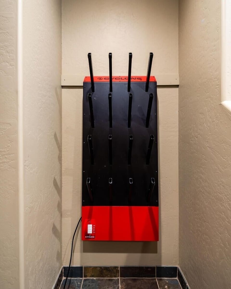 Indoors, Modern Art, Floor, Screen, Furniture