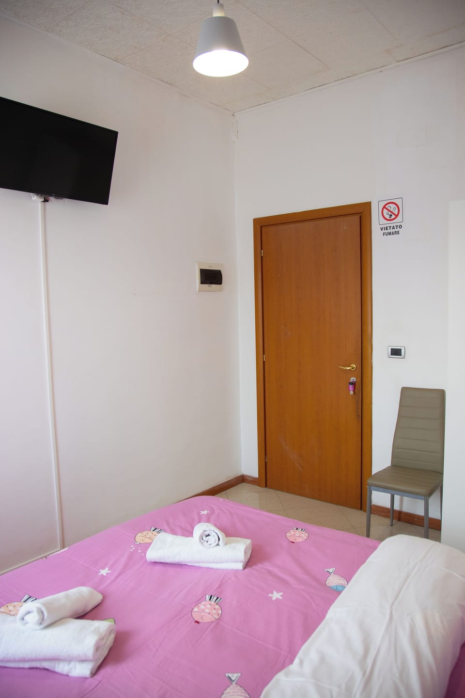 Standard Double Room | Free WiFi, bed sheets