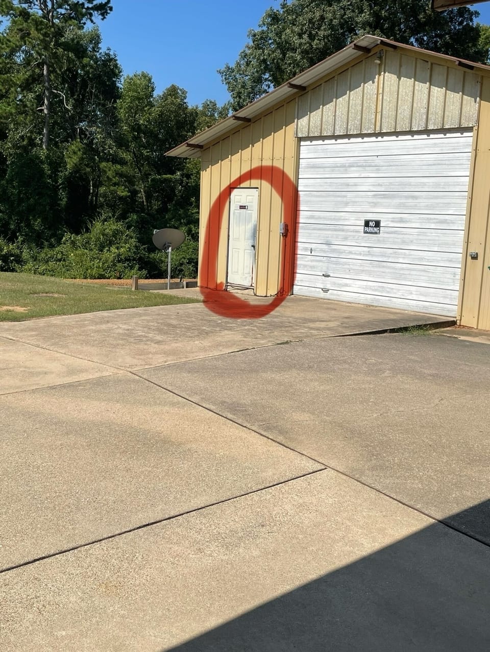 Shared laundry—just steps across the driveway from your apartment.