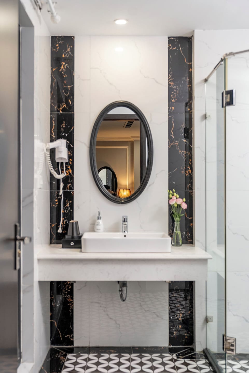 Luxury Double or Twin Room, City View | Bathroom | Shower, rainfall showerhead, free toiletries, hair dryer