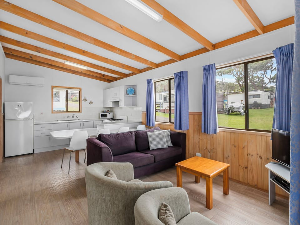 Economy Waterview 2 Bedroom Cabin | Dining room