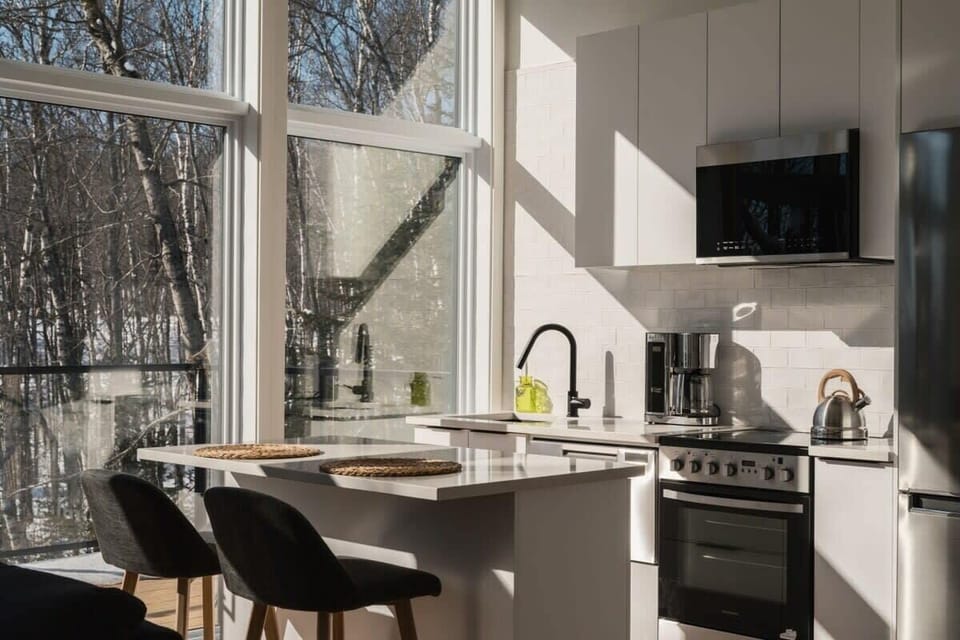 Fully equipped kitchen.