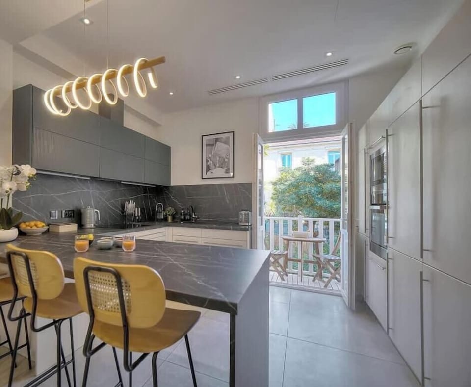 Chic Rentals_kitchen2_0609875847