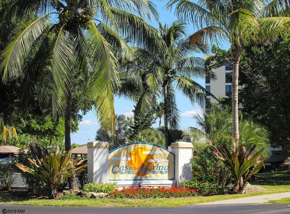 Casa Marina Condominiums in the exclusive Bay Beach area of Fort Meyrs Beach