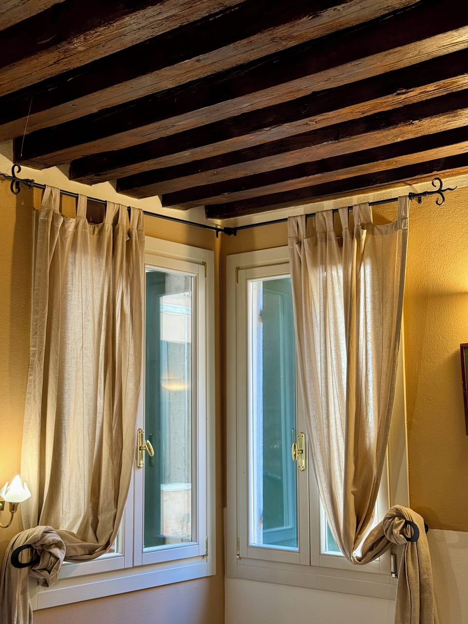 Comfort Room, Courtyard View | Premium bedding, minibar, in-room safe, iron/ironing board